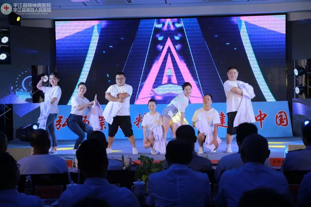 弘扬崇高精神 聚力健康中国 ” 平江县第四人民医院隆重庆祝第二届中国医师节暨建国70周年(图11) 弘扬崇高精神 聚力健康中国 ” 平江县第四人民医院隆重庆祝第二届中国医师节暨建国70周年(图11)