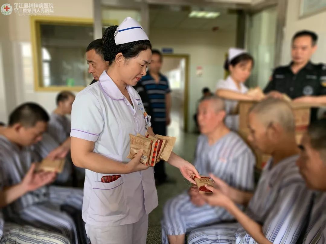 浓情中秋 我们陪你们一起度过——我院精神科各科室陪患者共度佳节(图6) 浓情中秋 我们陪你们一起度过——我院精神科各科室陪患者共度佳节(图6)