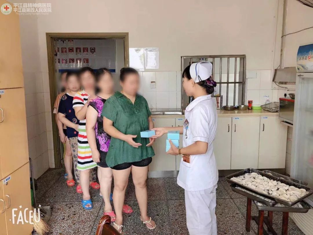 浓情中秋 我们陪你们一起度过——我院精神科各科室陪患者共度佳节(图2) 浓情中秋 我们陪你们一起度过——我院精神科各科室陪患者共度佳节(图2)