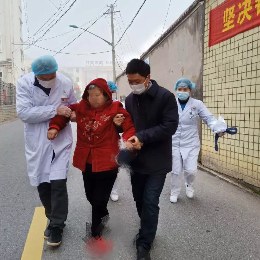 疫情当前、保障病人的安全,就是我们的职责------我院顺利完成女病区合并转运工作(图3)