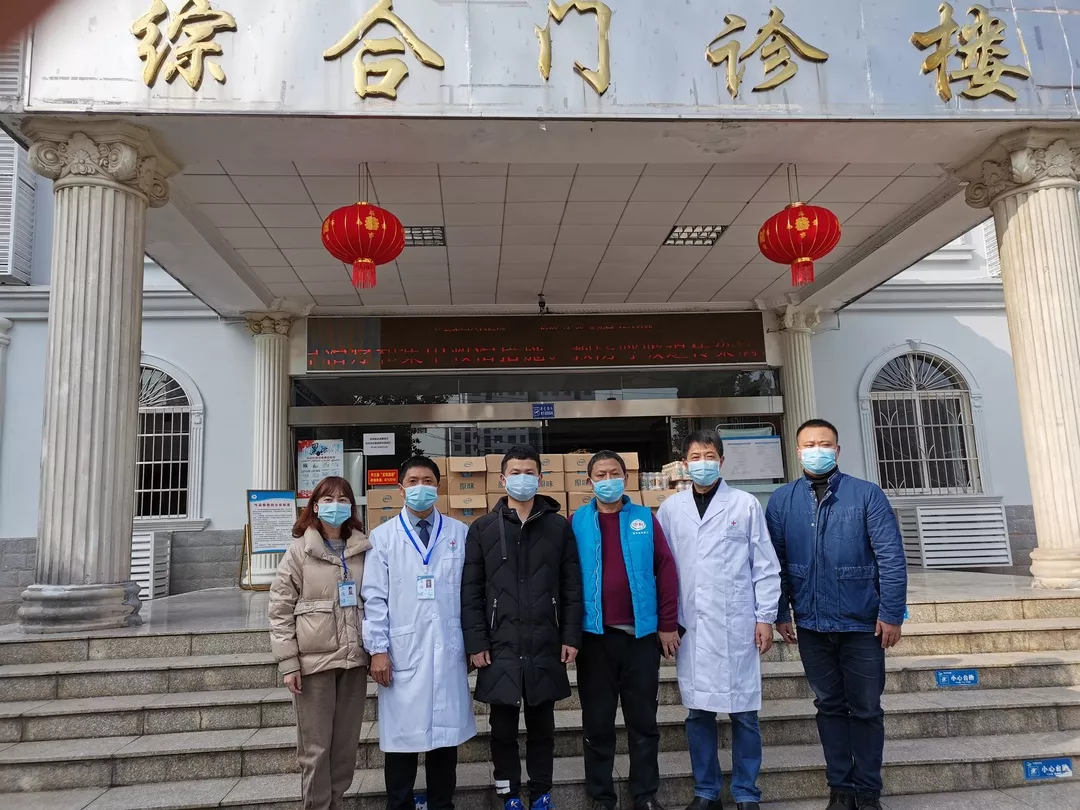 共同抗疫, 爱心无价——内蒙古伊利集团股份有限公司公益基金会平江负责人一行莅临我院捐赠爱心物资(图1)