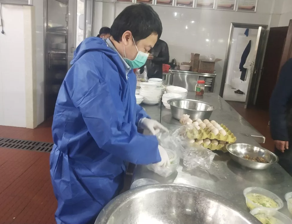 一名退伍军人的情怀：关键时刻，我上！ ——记我院派驻隔离点后勤保障人员胡淼江(图1)