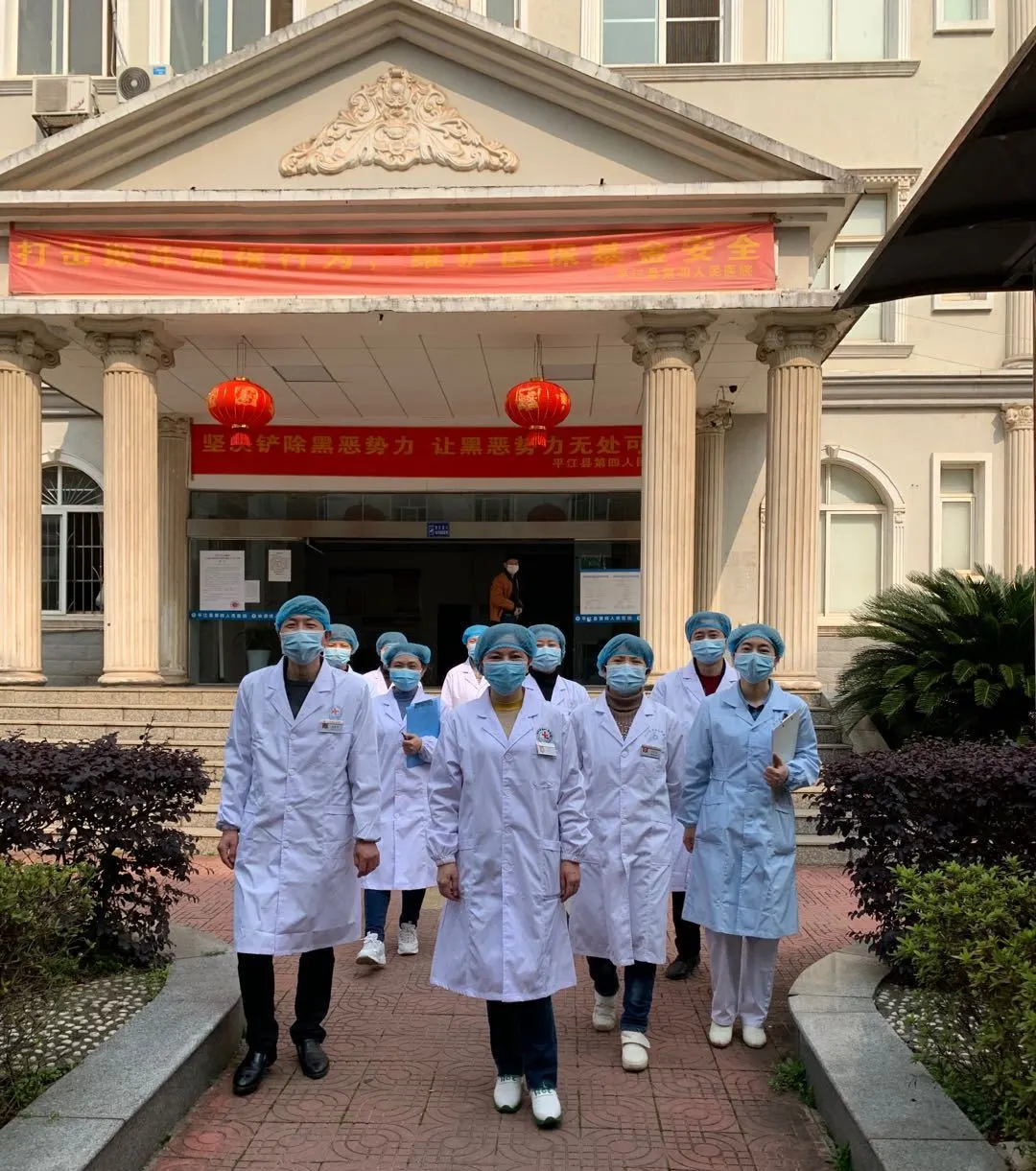 同心抗疫 共盼春来—— 我院业务职能部门抗击新冠肺炎工作实录 平江县第四人民医院 1周前  点击上方蓝字关注我们   一场前所未有的新冠肺炎疫情，如魔似妖，以席卷之势侵袭着14亿人的心灵……  从武汉(图1)