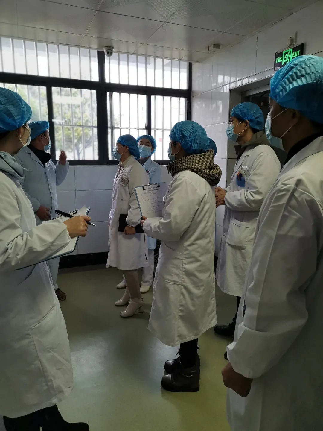 同心抗疫 共盼春来—— 我院业务职能部门抗击新冠肺炎工作实录 平江县第四人民医院 1周前  点击上方蓝字关注我们   一场前所未有的新冠肺炎疫情，如魔似妖，以席卷之势侵袭着14亿人的心灵……  从武汉(图14)