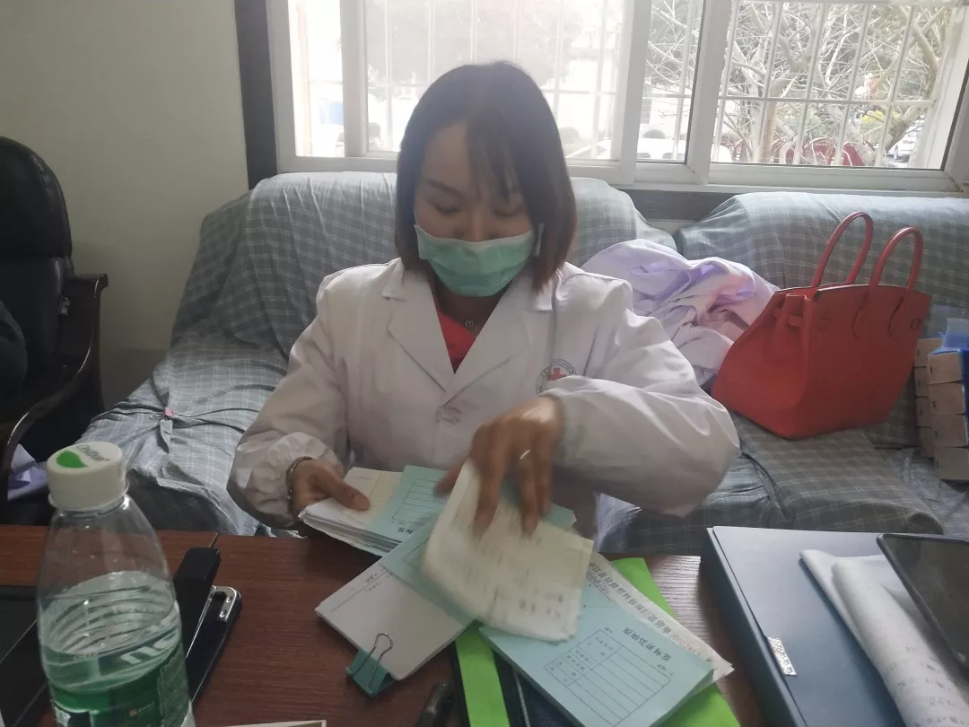 幕后抗“疫”女神 ——巾帼党员邹湘的工作掠影(图3)